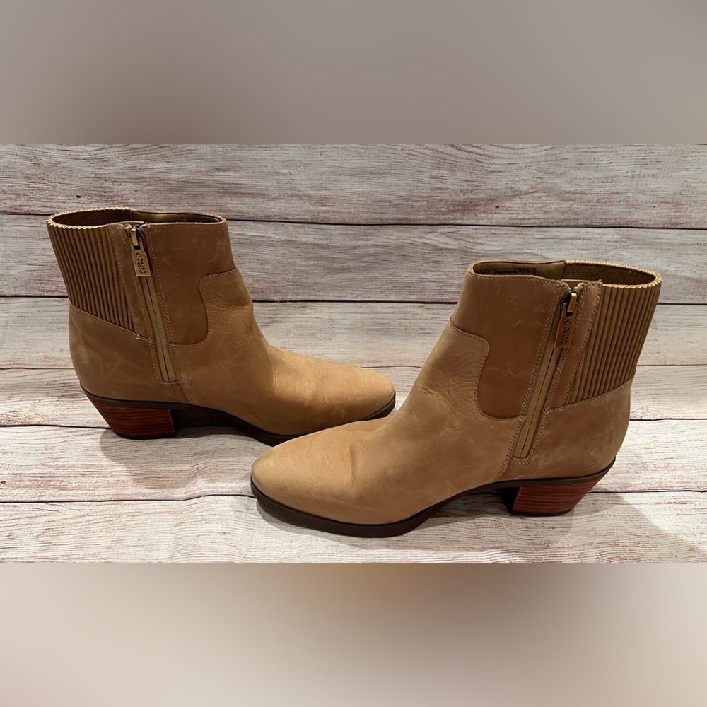 Vionic Shantelle Women's Waterproof Ankle Boot Wheat - 9